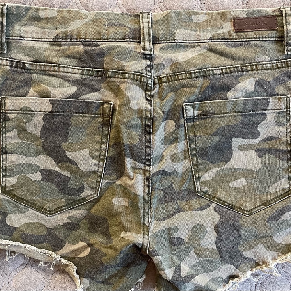 Blank Nyc Little Queenie Camouflage Jean Shorts, Size 28 View 5